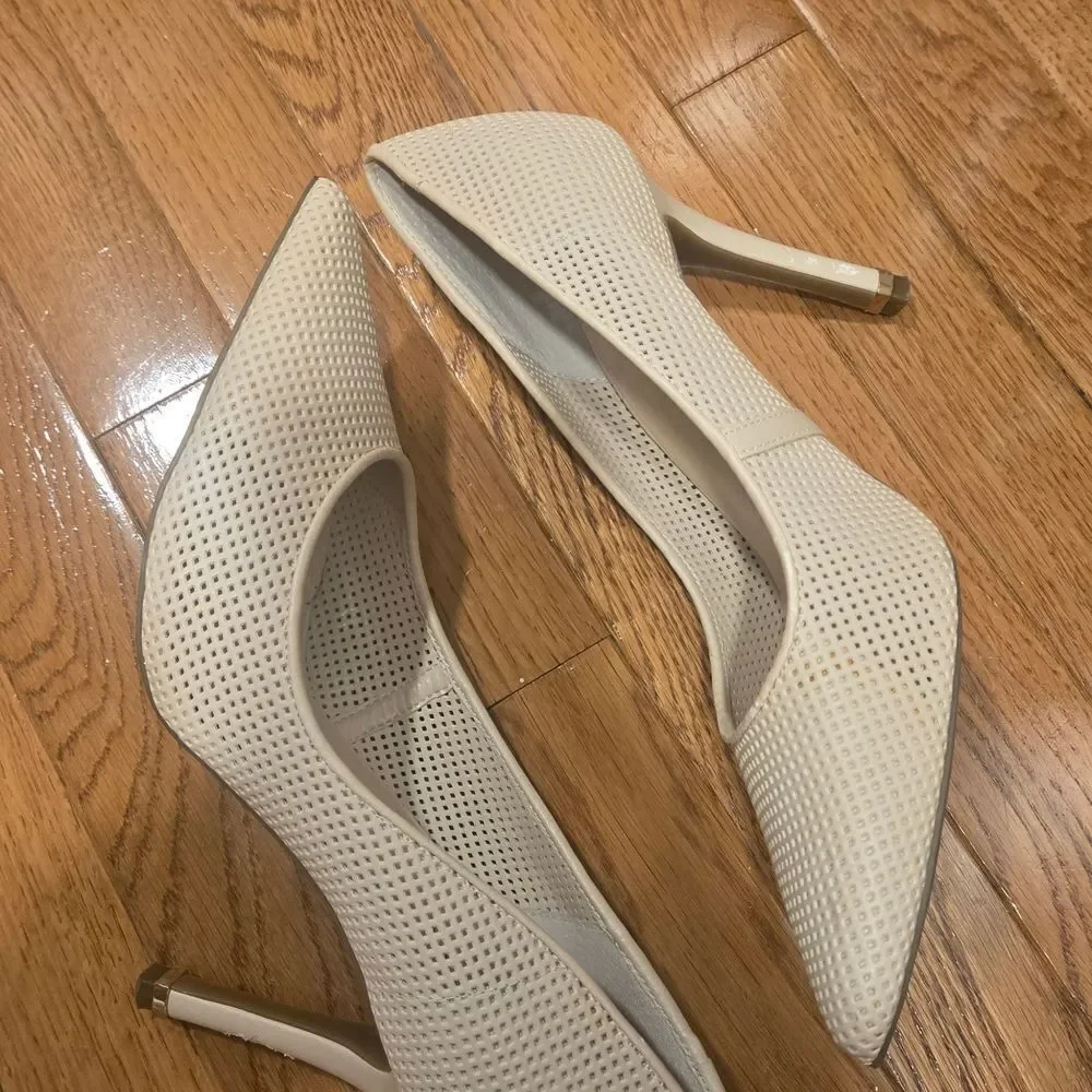 GUESS Women's Cream Heels